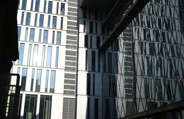 Canvas Print - Spiegelung an einem Hochhaus in Frankfurt