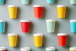 Kaffeebecher in verschiedenen Farben und Muster, Nahtloser Hintergrund 
