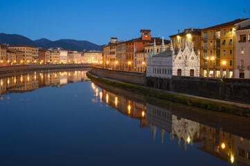 Wall Mural - Cityscape of Pisa  with the river Arno and the Church Santa Maria della Spina - Italy