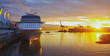 Kreuzfahrtschiff Solstice im Morgenrot im Hafen von Vancouver, Kanada - Luxury Celebrity cruiseship or cruise ship liner in Vancouver, BC port with breathtaking sunrise	