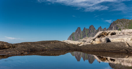 Wall Mural - Fjordlandschaft auf Senja in Norwegen