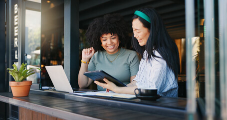 Fototapete - Cafe, coworkers and tablet with laptop, remote work and conversation for job, online and internet. Women, project and explaining for freelance career, copywriters or working on social media campaign
