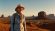 Donna anziana sorride felice durante una vacanza nella Monument Valley negli Stati Uniti d'America
