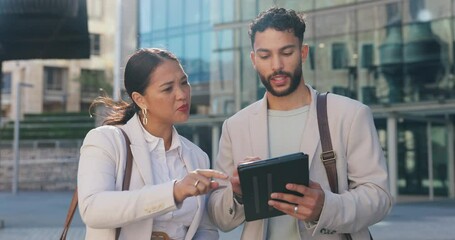 Canvas Print - Business people, discussion and talking with tablet in city for research, browsing or outdoor networking. Businessman and woman discussing project, idea or online tasks on technology in an urban town