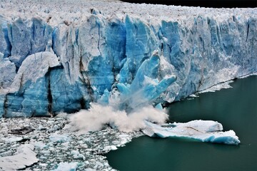 Glacier calving at the terminus of Perito Moreno Glacier in Lago Argentino, Los Glaciares National Park, Patagonia (Santa Cruz Province, Argentina)