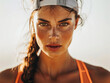 Atleta donna sicura di sé pronta per la corsa, sfondo bianco, cappellino al rovescio