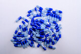 Fototapeta  - niebieskie tabletki kapsułki leki