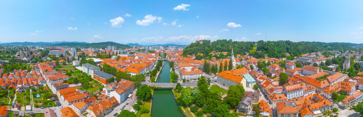 Canvas Print - Aerial view of the Ljubljanica river and the city center of Ljubljana, Slovenia