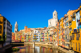 Fototapeta Tulipany - Famous colorful houses at river Onyar in Girona, Catalonia, Spain