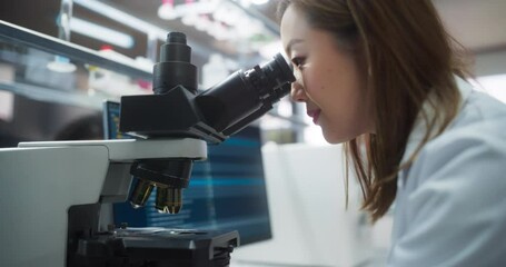 Aufkleber - Medical Science Laboratory: Japanese Female Microbiologist Looking Through the Microscope, Analyzing Sample Genes and Writing Down Results on a Computer. Skillful Scientist Working in a Lab