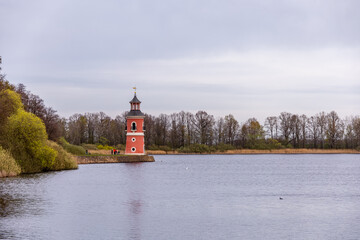 Wall Mural - Kleiner Zwischenstop am wunderschönen Märchenschloss von Moritzburg bei Dresden - Sachsen - Deutschland