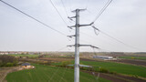 Fototapeta Storczyk - Słup wysokiego napięcia z drona, linie energetyczne