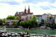Das Münster über dem Rhein in Basel