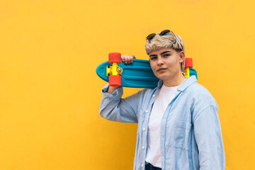 Wall Mural - teenager girl with a skate and short hair