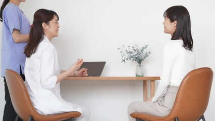 Aufkleber - 診察する医師と患者