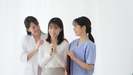 Aufkleber - 女性患者をサポートする医療従事者