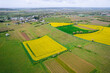 Photo aérienne par drone de champs en France incluant des champs de colza. 
