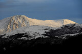 Fototapeta Sawanna - Winter mountains near Gamlem (More og Romsdal, Norway).
