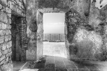 Canvas Print - Ruins of an old castle in south of Italy