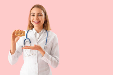 Canvas Print - Beautiful doctor showing blister of vitamin supplements on pink background