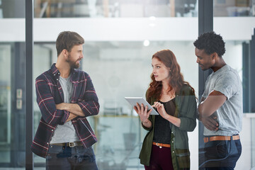 Poster - International team, tablet and coaching in workplace for planning, creative and web development. Men, woman and digital notebook in office for collaboration, design agency and global partnership.