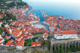 Fototapeta Łazienka - Aerial view of Piran old town, Slovenia, beautiful landmark. Scenic cityscape with medieval architecture and red tiled roofs, famous tourist resort on Adriatic seacoast, outdoor travel background