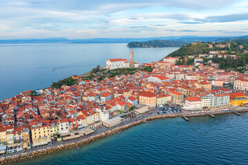 Wall Mural - Aerial view of Piran old town, Slovenia, beautiful landmark. Scenic cityscape with medieval architecture and red tiled roofs, famous tourist resort on Adriatic seacoast, outdoor travel background