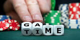 Fototapeta Dmuchawce - Dice form the expression 'game time'