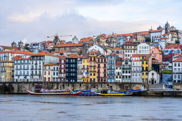 Wall Mural - Eraly morning at Duoro River riverside from Vila Nova de Gaia