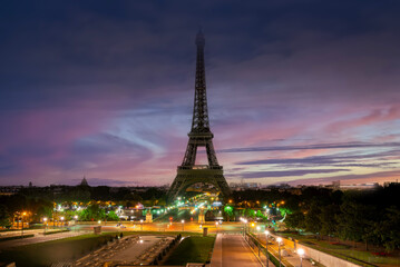 Wall Mural - eiffel tower and fountains
