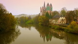 Fototapeta  - mächtiger Limburger Dom spiegelt sich im Morgenrot   im Fluss Lahn