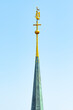 Ostturm-Dachspitze des Münster Unserer Lieben Frau mit goldenen Engel mit Trompete. Konstanz, Bodensee, Baden-Württemberg, Deutschland, Europa.