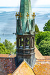 Blick auf den Ostturm des Münster Unserer Lieben Frau und den See an einem Sommertag. Konstanz, Bodensee, Baden-Württemberg, Deutschland, Europa.