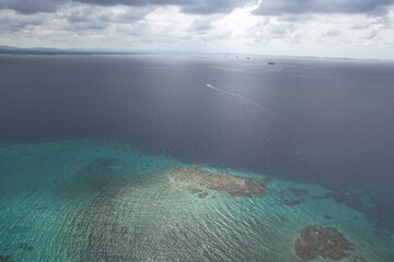 Wall Mural - Aerial views from over the San Blas Islands off the coast of Panama