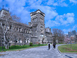 Fototapeta Londyn - University of Toronto campus with University College building, built circa 1850