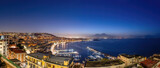 Fototapeta Londyn - Panorama of Naples with Mount Vesuvius in the back at night