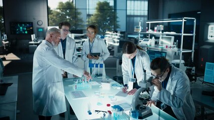 Leinwandbilder - PhD Professor Teaching a Group of Science Students the Basics of Gene Therapy and Biological Engineering. Head of Laboratory Creating Conditions for Practical Education and Technology Demonstration