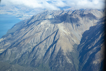 Wall Mural - Blick aus dem Flugzeug von Oben auf Berge bei Milford Sound in Neusseeland