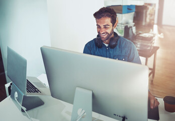 Aufkleber - Happy, computer and business man in office for planning, reading email or network online in creative startup. Pc, smile and programmer on internet for information technology, coding and IT software