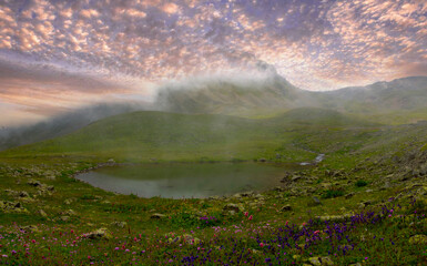 Canvas Print - Mesmerizing view of Hakkari's Cennet Vadisi! The breathtaking beauty of nature never ceases to amaze.