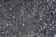 Świeżo zagęszczona pierwsza warstwa asfaltu. Wylewanie podstawowej pierwszej warstwy asfaltu na budowie nowej drogi.