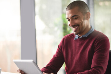 Aufkleber - Office, smile and man with tablet reading website review, online report or article for business opportunity. Networking, communication and businessman at desk with digital app checking email on web