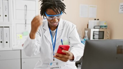 Canvas Print - Furious shouting and yelling, portrait of a young, frustrated black woman with dreadlocks, working in lab, going crazy with anger over phone issue