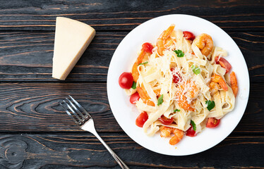 Canvas Print - Italian pasta with shrimps , parmesan and tomatoes