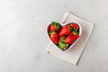 Wall Mural - Fresh strawberries in heart bowl