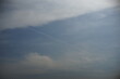 飛行機雲のある風景