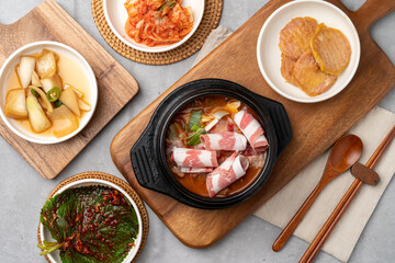 Samchi, fish, grilled, side dish, kimchi, perilla leaf, seasoned, beef, earthen pot, chopsticks, onion, soy sauce, wasabi, mackerel, flounder, Lim Yeonsoo, stew, pork belly, kalguksu,