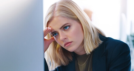 Aufkleber - Computer, face and stress with business woman at desk in office for online deadline or report. Anxiety, burnout and depression from 404, compliance or glitch and employee in workplace with debt