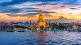 Fototapeta Miasta - Wat Arun Temple (Wat Arun Ratchawararam) at sunset, Bangkok in Thailand.