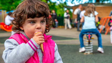 Sticker - Happy children on vacation in the city park